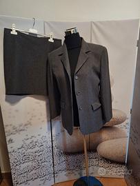 Tailleur donna elegante