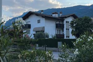 Elegante e grande appartamento in villa
