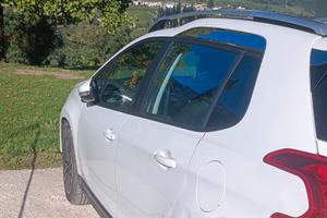Peugeot in buone condizioni.
Auto non fumato
