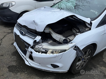 Ford focus 2011 incidentata