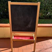 Cavalletto da pittore Ikea, con una lavagna,