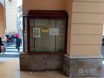 Bacheca espositiva portici oneglia