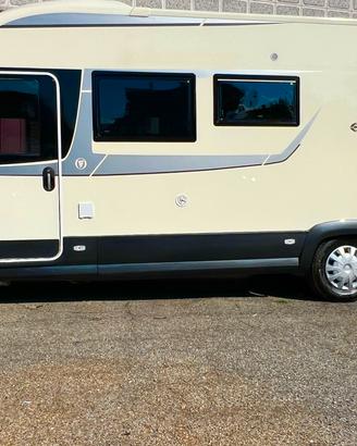 Motorhome MAGNUM 80 del 2011 letto nautico.