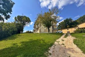 5 LOCALI A GUALDO TADINO