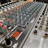 Mixer Behringer Xenyx X2222 Usb