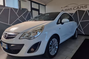 Opel Corsa 1.2 3 porte Club NEOPATENTATI