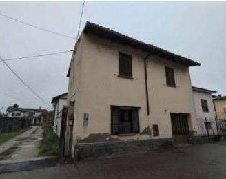 Immobile in asta di 110 m² con 5 locali e box auto