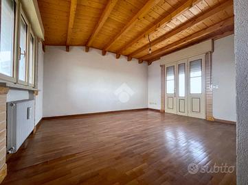 CASA SEMINDIPENDENTE A MUZZANA DEL TURGNANO