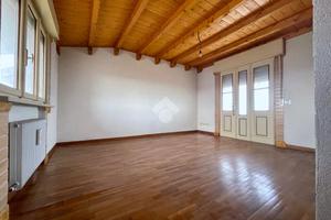 CASA SEMINDIPENDENTE A MUZZANA DEL TURGNANO