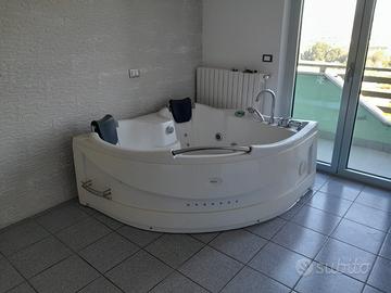 VASCA IDROMASSAGGIO LIFECLASS ANGOLARE  150x 150