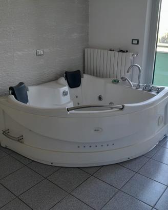 VASCA IDROMASSAGGIO LIFECLASS ANGOLARE  150x 150