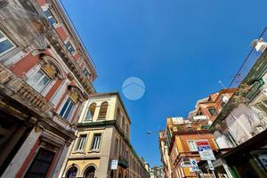 2 LOCALI A NAPOLI