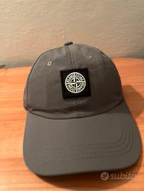 Berretto a visiera grigio  stonee island nuovo