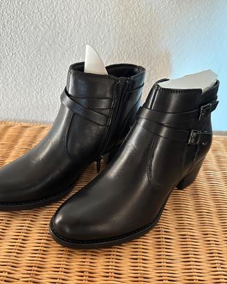 Stivaletto basso in pelle