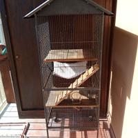 Gabbia a piani e ruote in ferro