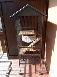 Gabbia a piani e ruote in ferro