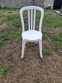 sedie bianche in plastica da esterno