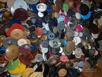 Lotto Bottoni Vintage Misti – Stock al KG