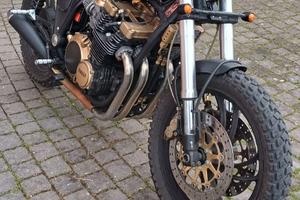 Yamaha XJ 750 Custom