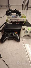 xbox 360 con 5 giochi e 3 controller