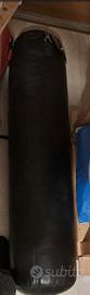 Sacco da 40kg da kickboxing con sostegno incluso 