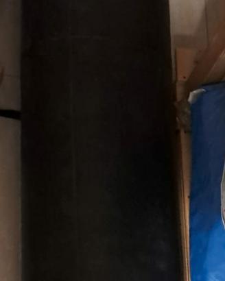 Sacco da 40kg da kickboxing con sostegno incluso 