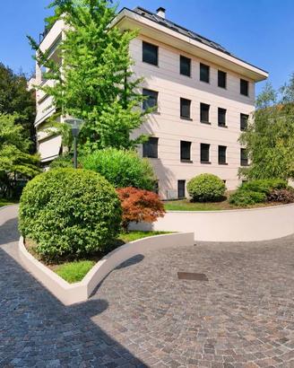 Appartamento di 100 m² con 3 locali e box auto a R