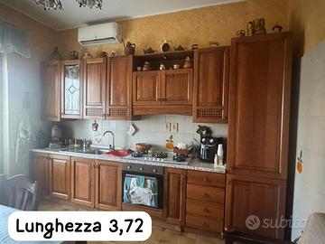 CUCINA +CREDENZA +DIVANI+TAVOLINO DA SALOTTO