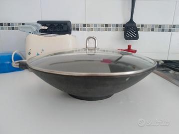 padella wok in ghisa