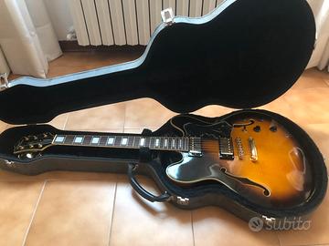 Chitarra semi acustica con amplificatore Fender