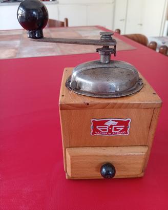 Macinacaffè BG manuale vintage.