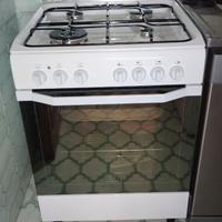 Indesit Cucina a Gas 4 Fuochi con Forno