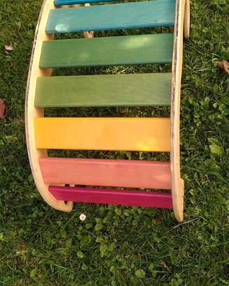 Dondolo dell'equilibrio BabyWood arcobaleno