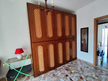 Armadio con inserti in velluto 