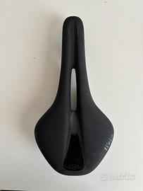 Sella Fi'zi:k Antares R1 con Binari in Carbonio