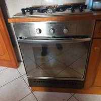  Cucina completa compatta in legno, forno e frigo