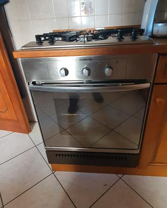  Cucina completa compatta in legno, forno e frigo