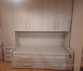 Cameretta a ponte con letto singolo