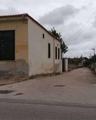 Immobile di 2460 m² con 1 locale a Castel Volturno