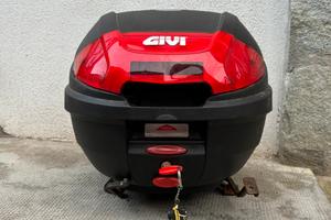 Bauletto GIVI Monolock 30L + Piastra universale