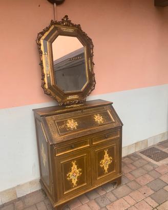 Stupenda credenza o secretaire dipinta oro