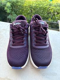 Scarpe pari a nuove