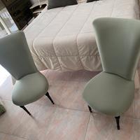 Coppia di poltroncine antiche da camera da letto