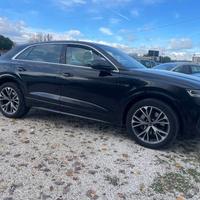 AUDI Q8 45 TDI quattro tiptronic Sport