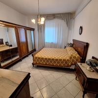 Camera da letto in radica di noce marmo norvegese