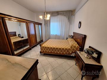 Camera da letto in radica di noce marmo norvegese