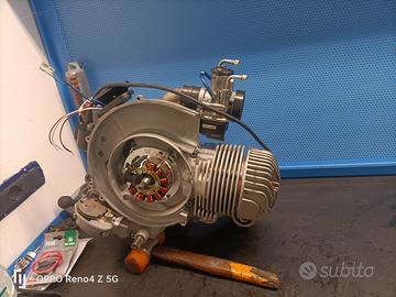 Motore vespa l