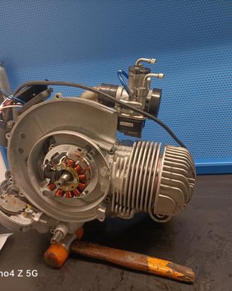 Motore vespa l