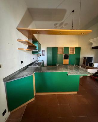 Cucina artigianale anni ’90 in marmo e legno