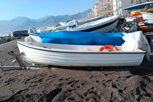 Barca in vetroresina con motore
